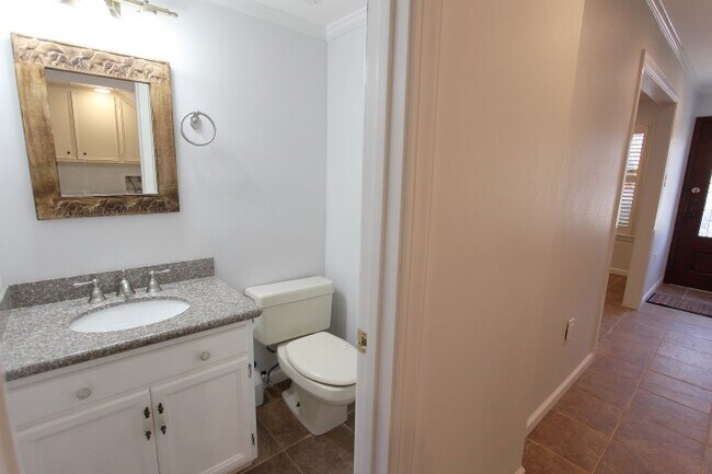 Building Photo - 6511 Kenyon Ln