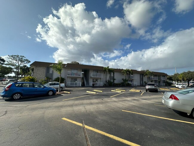 Building Photo - 1830 Maravilla Ave