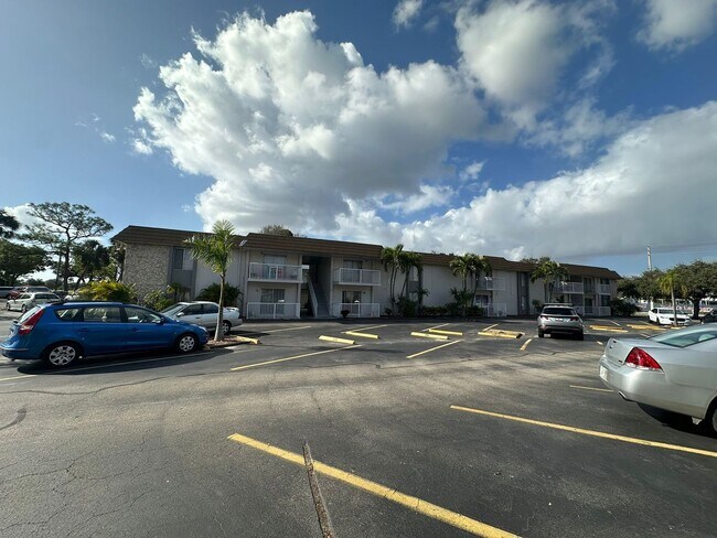 Building Photo - FAST APPROVAL !  1 bed 1 bath at green tee...