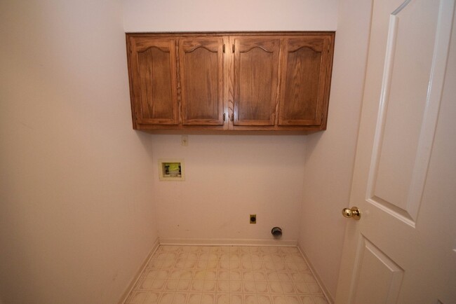 Building Photo - Very nice 3 bed 2 bath home near E. Holmes...
