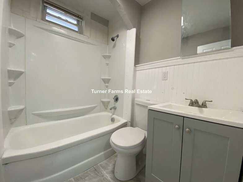 Building Photo - 35 Humphreys St