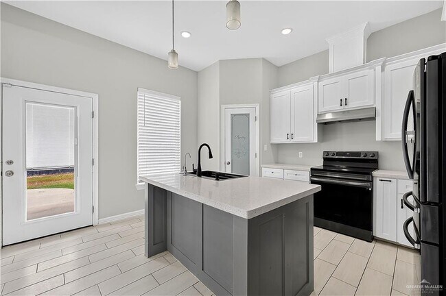 Building Photo - 16 Spanish Oak Dr