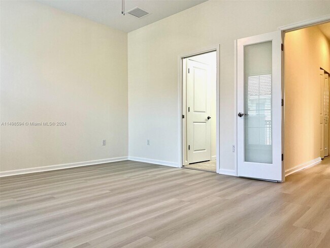 Building Photo - 12541 NW 32nd Manor