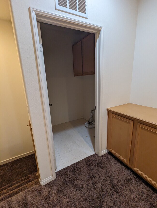 Upstairs Laundry Room - 2911 Esperanza Way