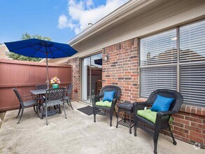 Building Photo - Galleria Townhomes