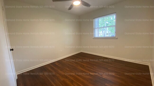 Building Photo - 4 bedroom 2 bath home for rent
