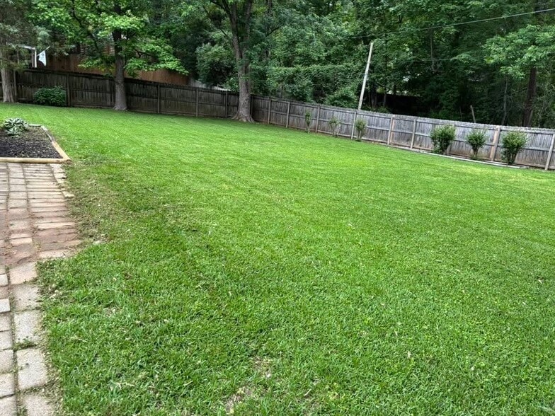 Backyard 3 - 1210 Fox Run Dr