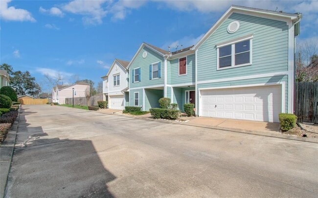 Building Photo - 2631 Woodridge Manor Dr