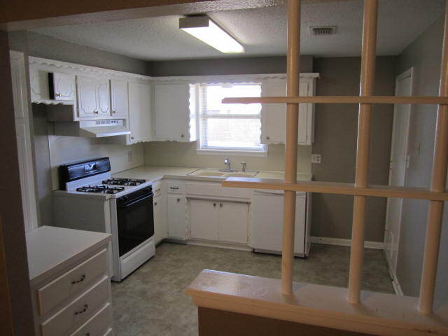 Building Photo - 721 N Bristow Ave