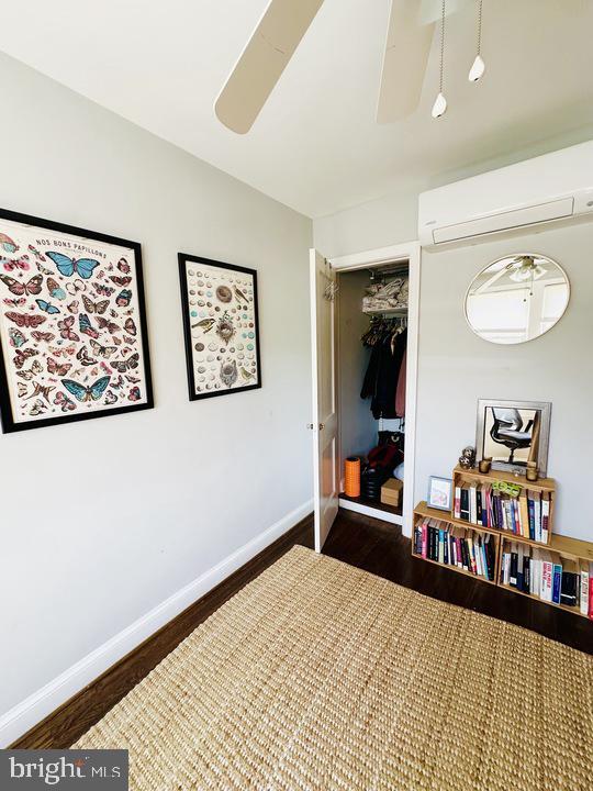 Building Photo - 1911 D St NE