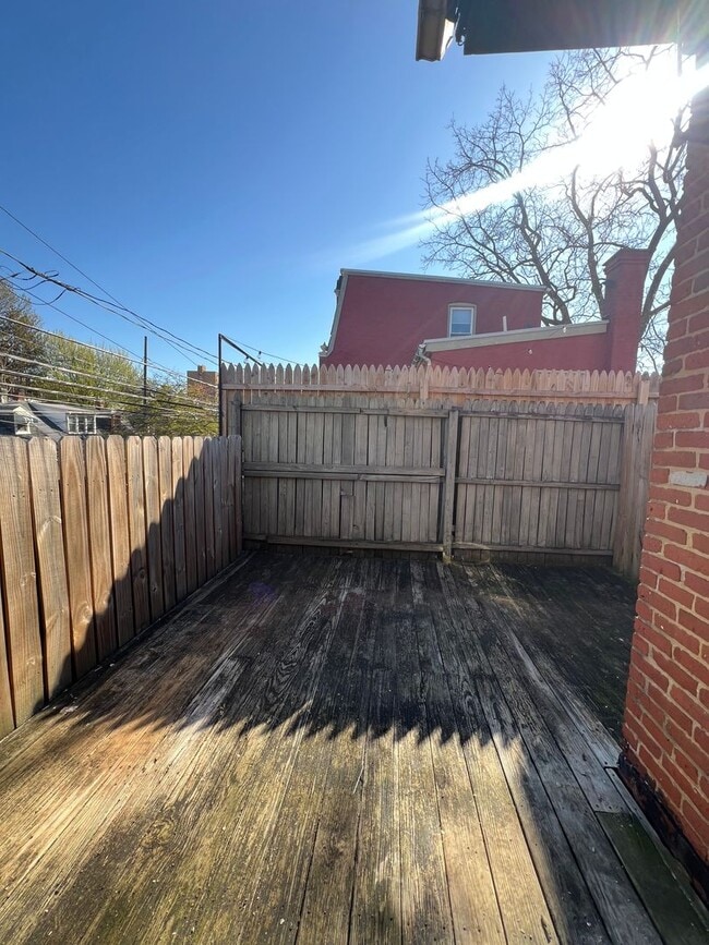 Building Photo - 253 N Mulberry St