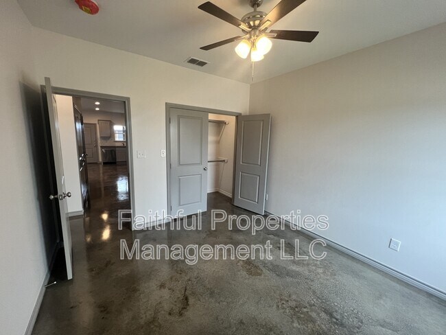 Building Photo - 14215 County Rd 452