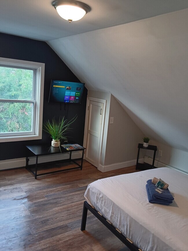 Building Photo - 20 Hawkins St