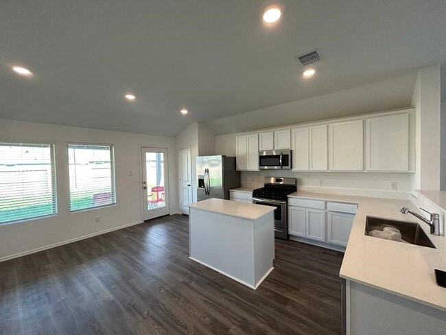 Building Photo - 7410 Hillside Arbor