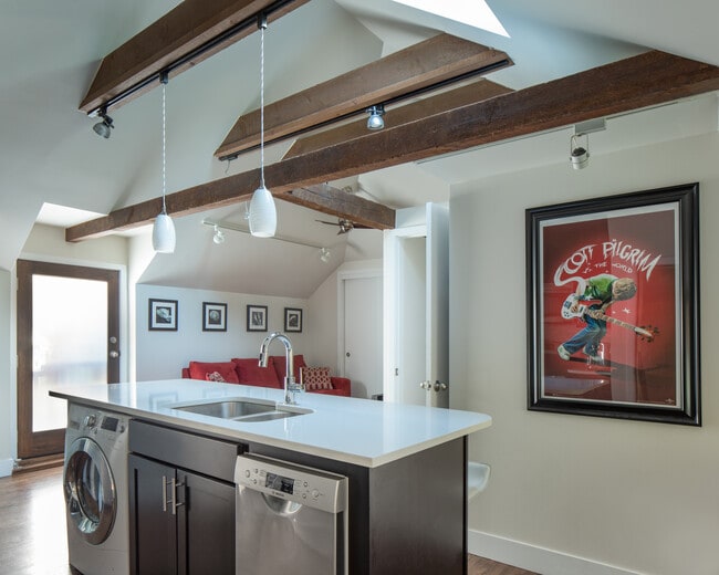 Building Photo - 1044 N Pennsylvania St