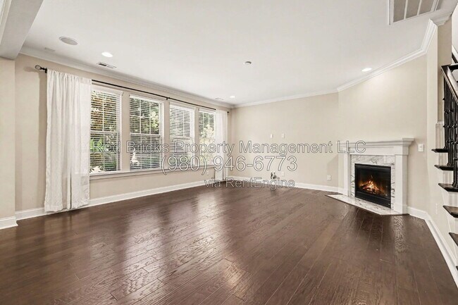 Building Photo - 145 Barclay Dr