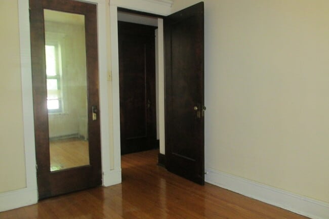 Building Photo - 1367 E 56th St