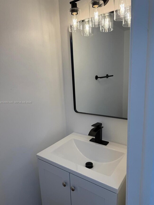 Building Photo - 4163 SW 66th Terrace