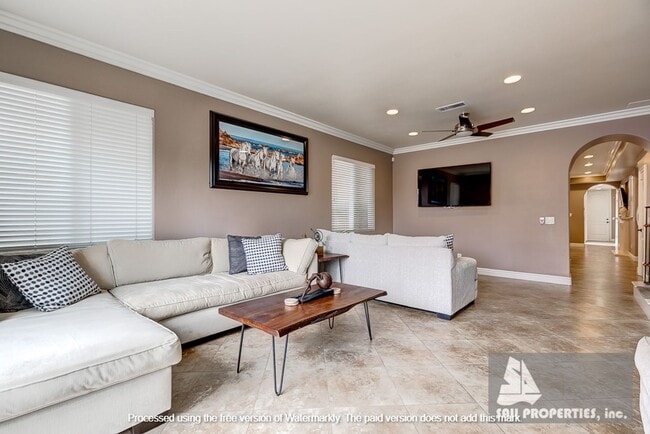 Building Photo - Gorgeous, Large downtown Huntington Beach Vacation Rental