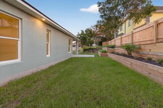 Building Photo - 207 Athens St