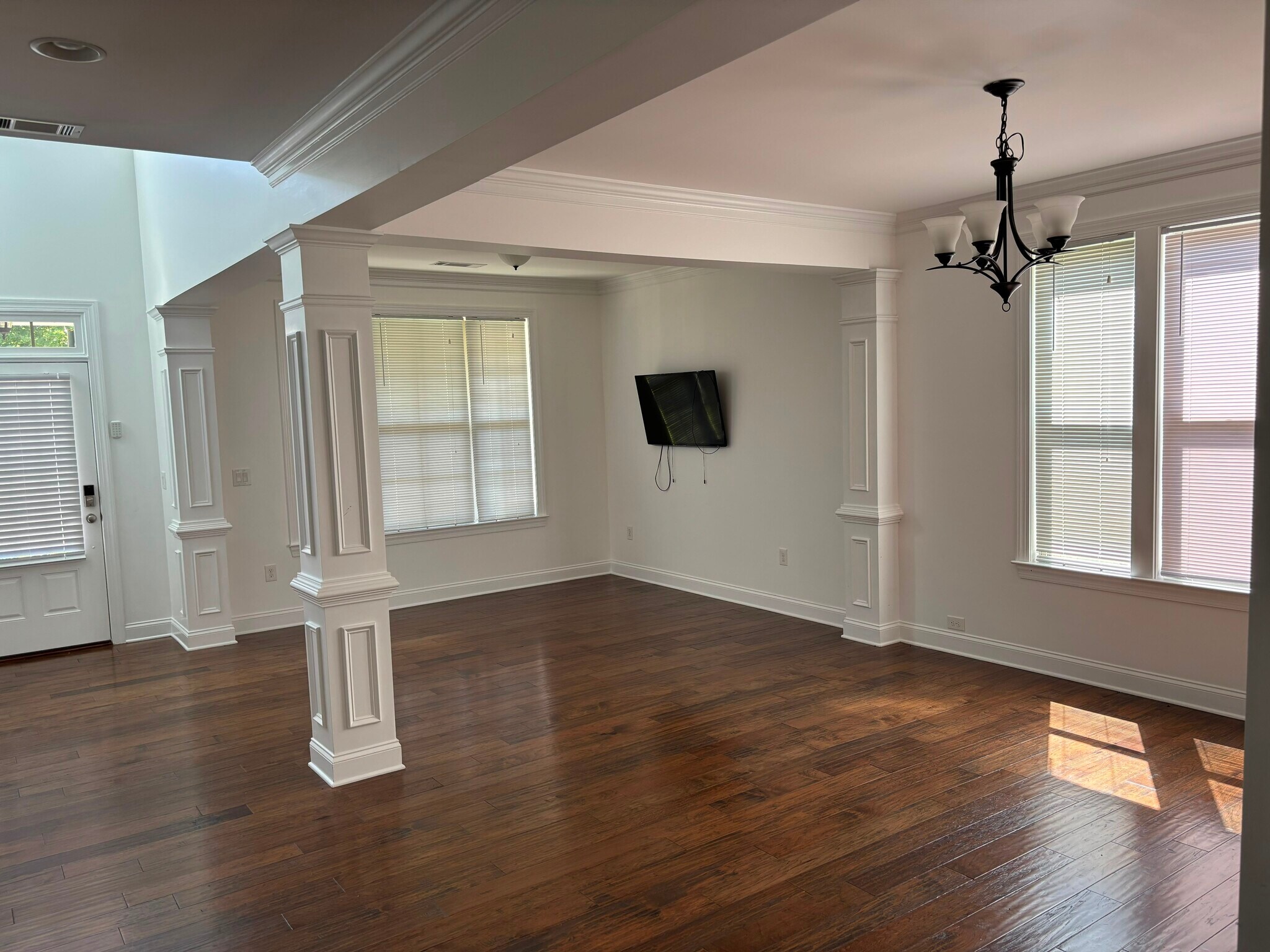 Building Photo - 2035 Davallia Ct