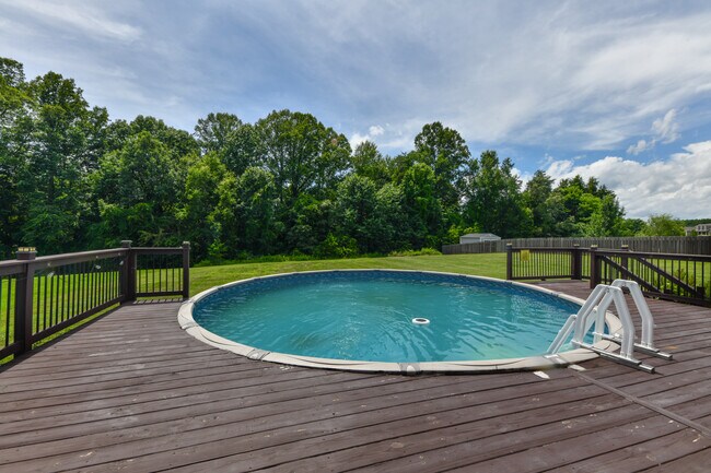 Building Photo - 406 Fairmile Dr