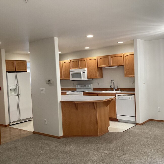 Building Photo - Bright & Spacious Everett Condo – 3 Bed, 2...