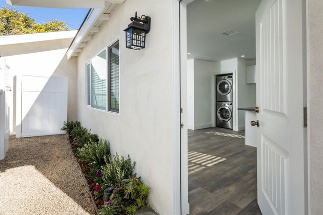 Building Photo - Beautifully remodeled 2 bedroom home