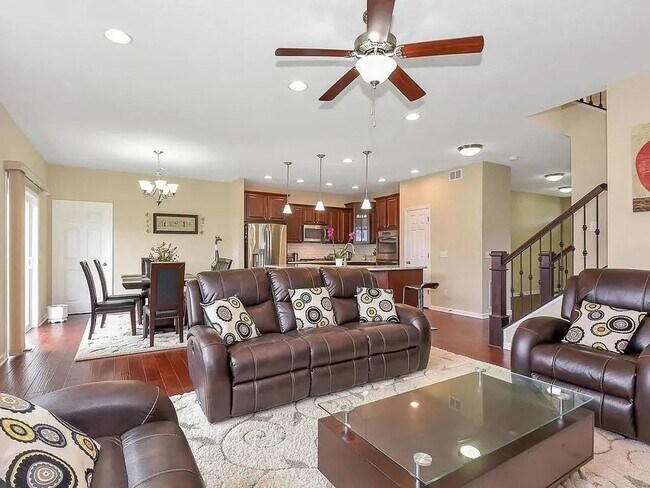 Building Photo - Beautiful 5bed home in apple valley! Dont miss this one!