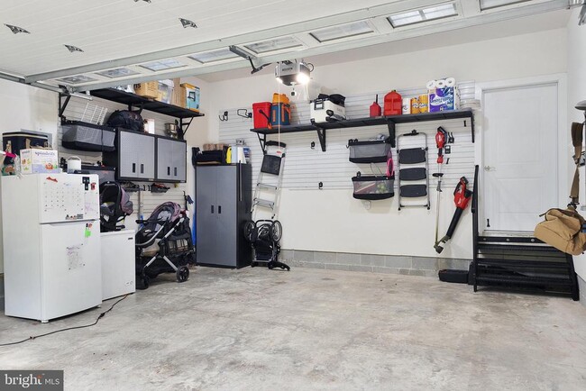 Building Photo - 937 Marzoff Rd