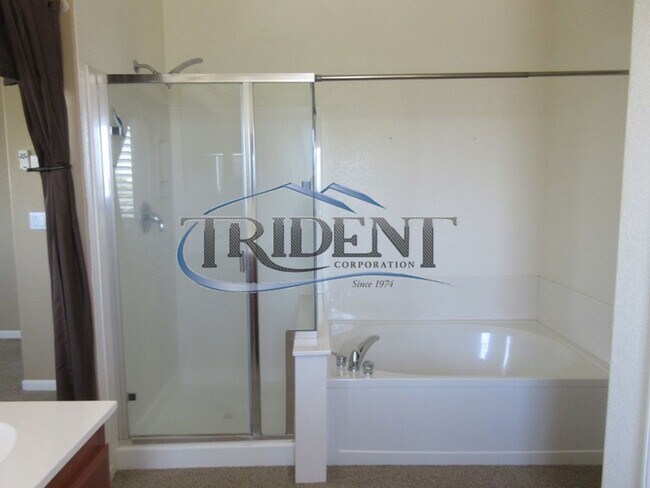 Building Photo - *OPEN HOUSE CANCELED* 3 bedroom, 3 bath house with Bonus Room