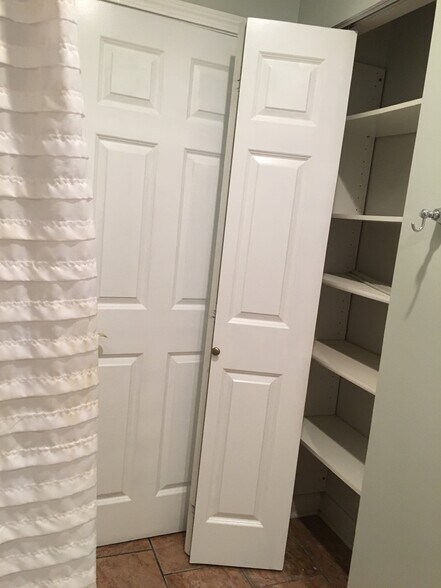Linen Closet - 3526 N Reta Ave