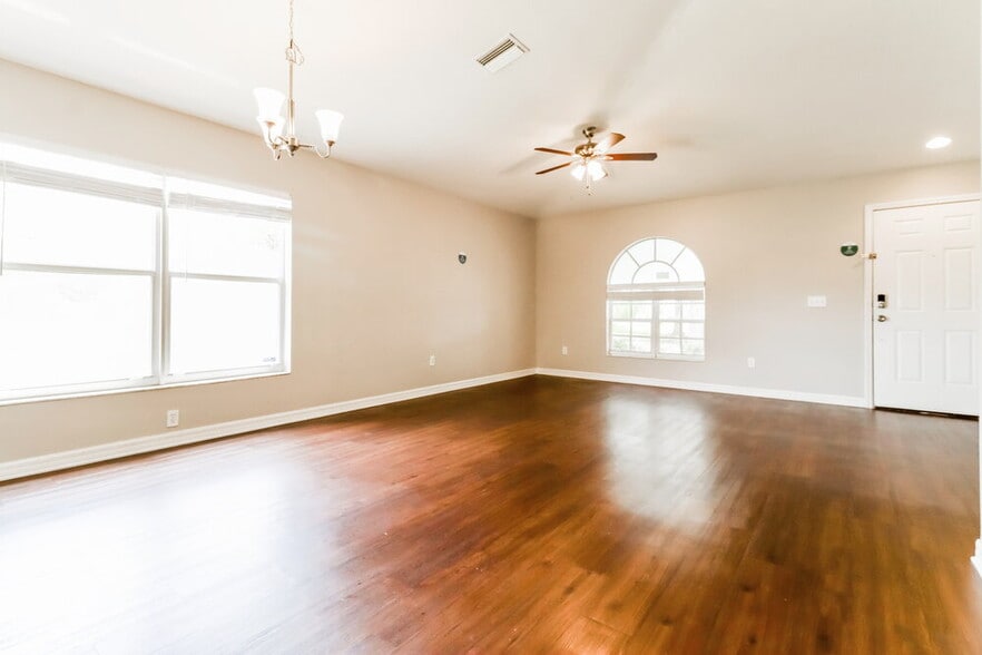 Building Photo - 12610 Montford Ln