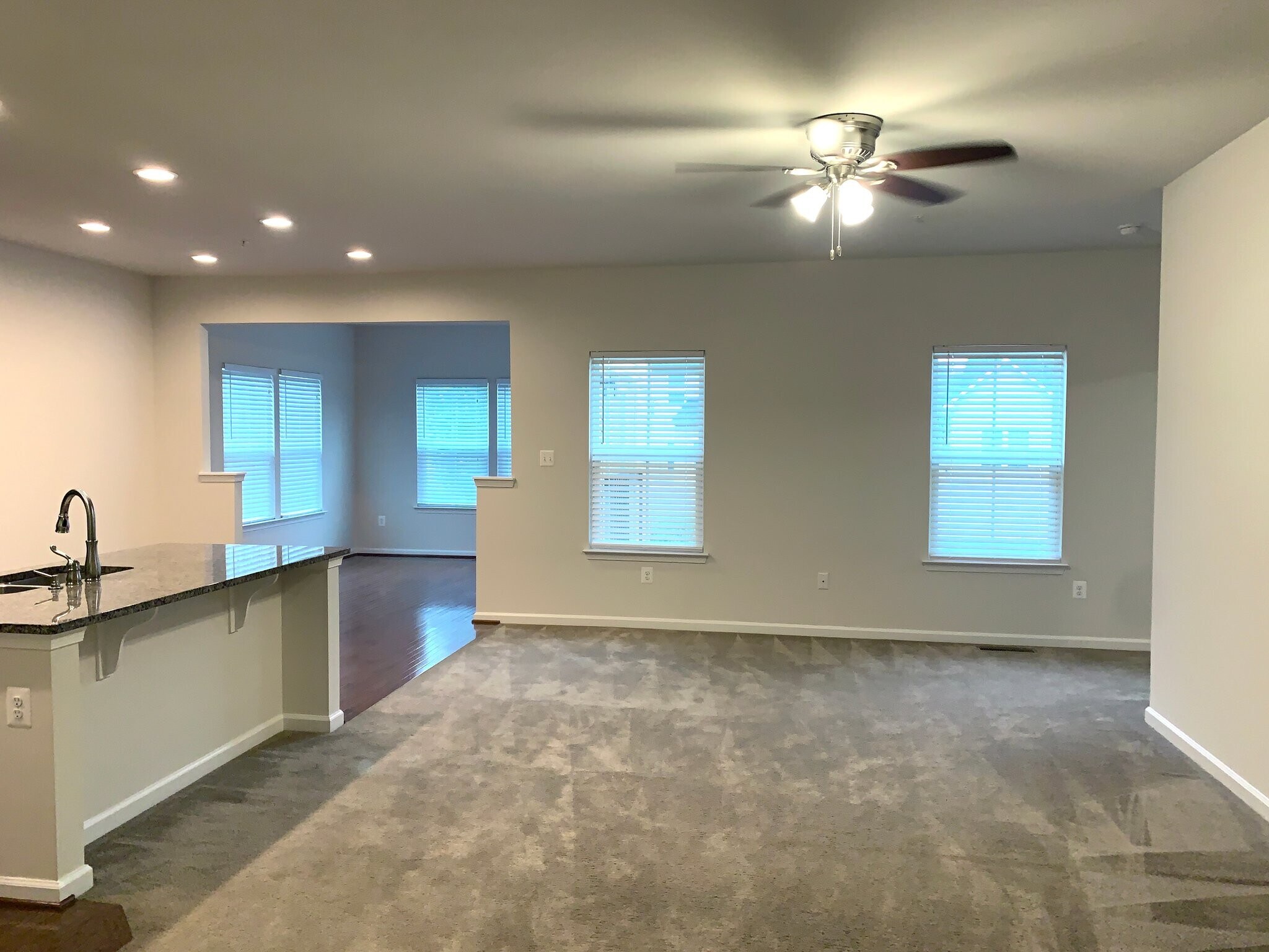 Building Photo - 771 Ravenwood Dr