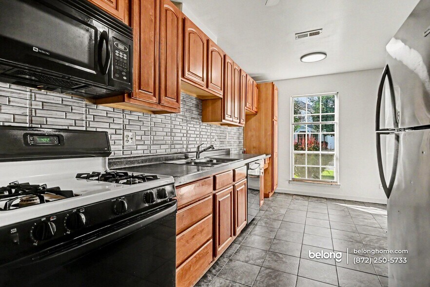Building Photo - 505 Nebraska Cir