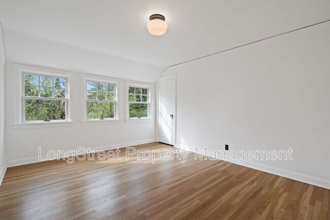 Building Photo - 140 NW MacLeay Blvd