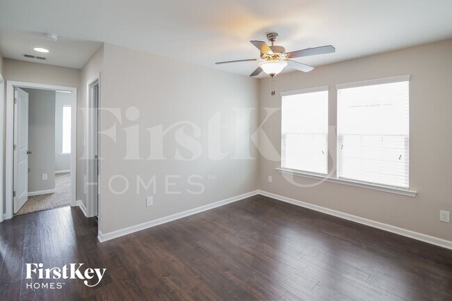 Building Photo - 165 Longford Dr