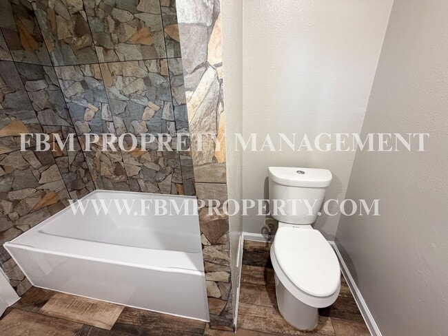 Building Photo - 509 Lake Park Ave