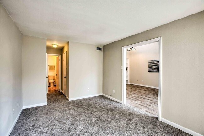 Building Photo - 10075 Westpark Dr