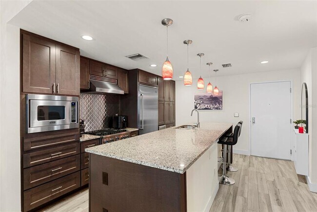 Building Photo - 1208 E Kennedy Blvd