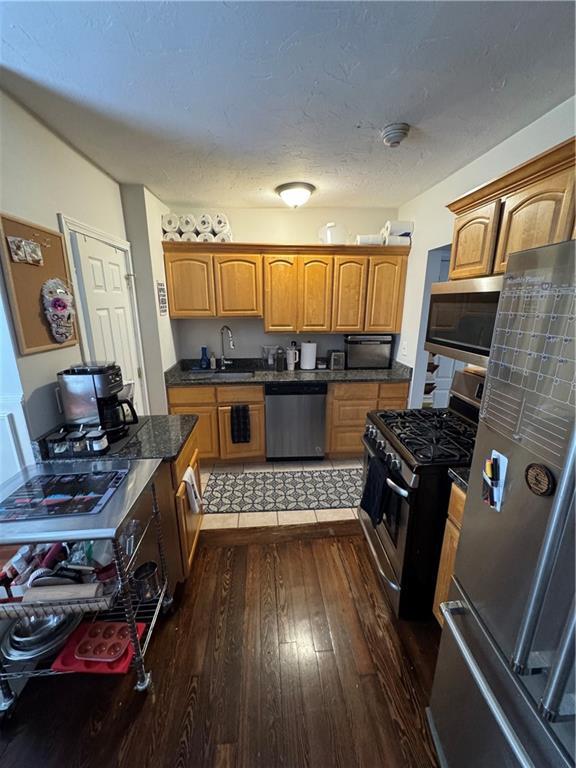 Building Photo - 132 Gesler St