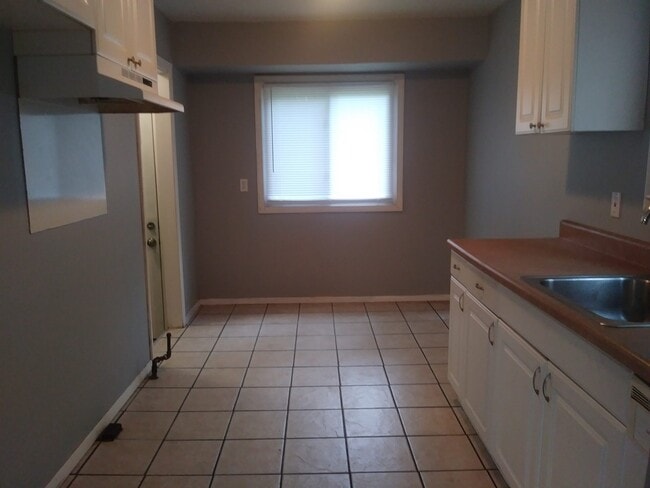 Building Photo - 30043 Grandview St