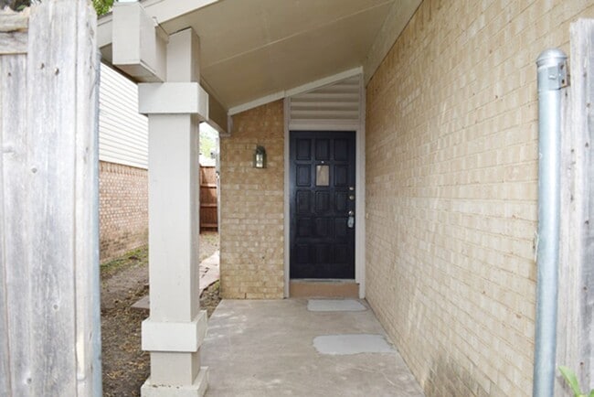 Building Photo - 2011 Via Sonoma Via