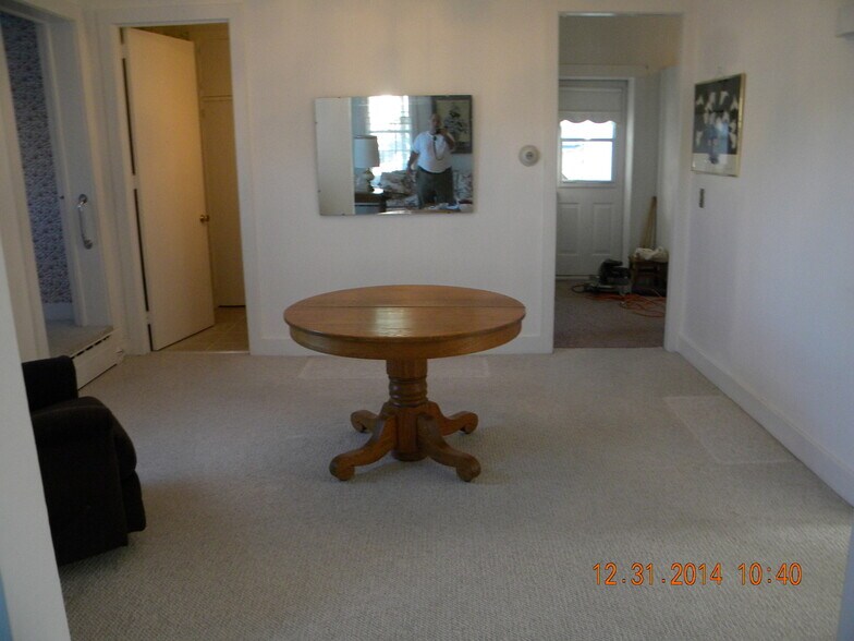 Building Photo - 146 Lake George Ave