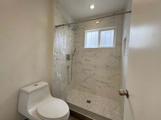 Building Photo - 900 Severus Dr