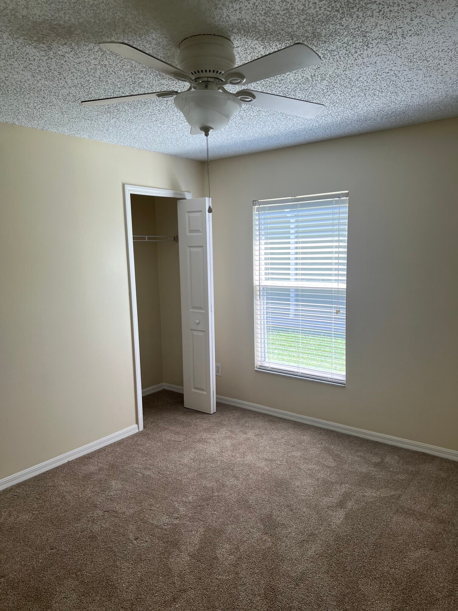 Building Photo - 833 Lake George Dr