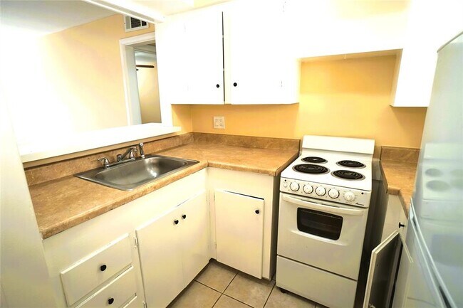 Building Photo - 2414 Mimosa Dr