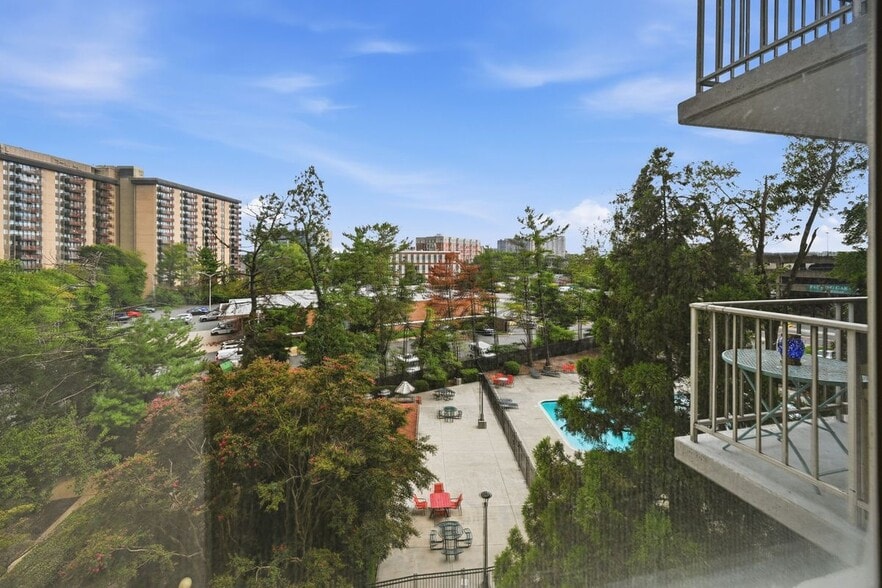 Building Photo - 301 N Beauregard St