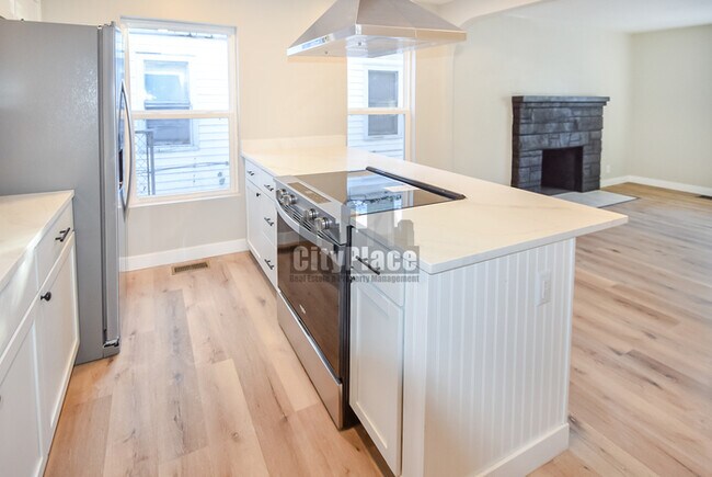 Building Photo - 3721 Kinnear Ave