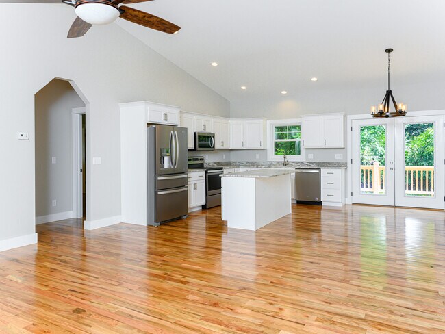 Building Photo - 27 W Chapel Rd